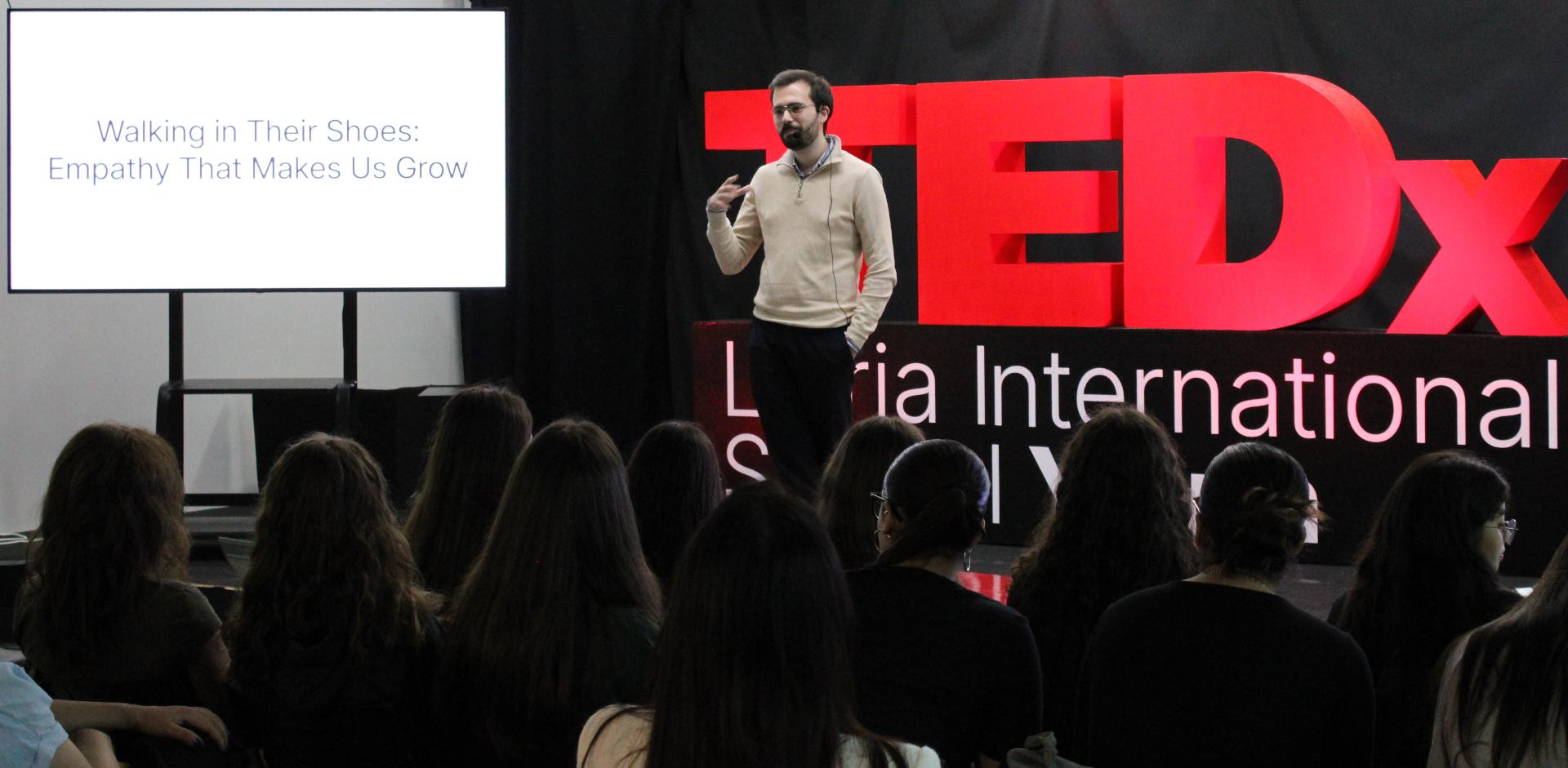 Francisco Arga e Lima speaking at TEDx Youth Startup Leiria on empathy